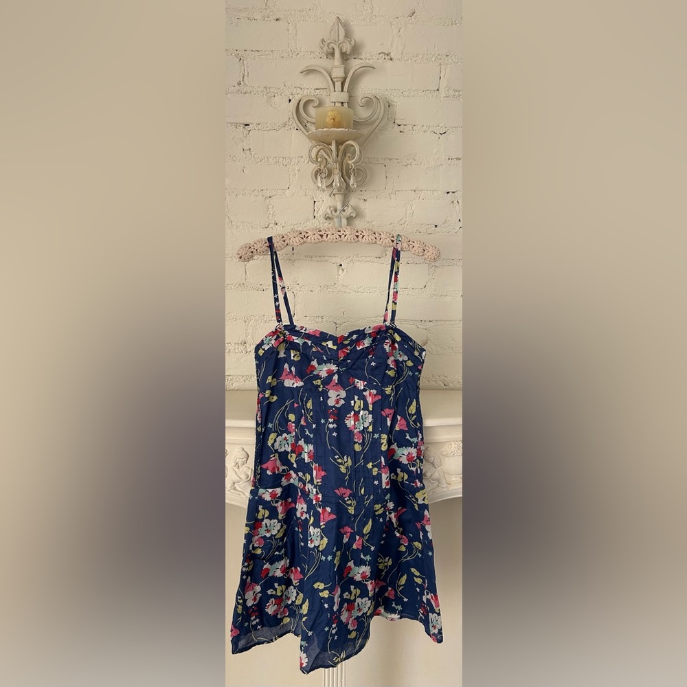 American Eagle Floral Sundress with Pockets
Size: 6
Used (Excellent Condition)